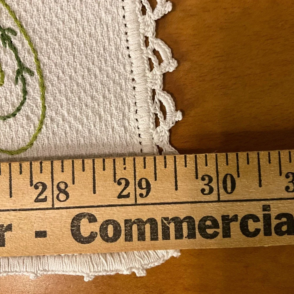 Vintage Embroidered Table Runner White‎ Red Floral Crochet Edge Kitchen Dining